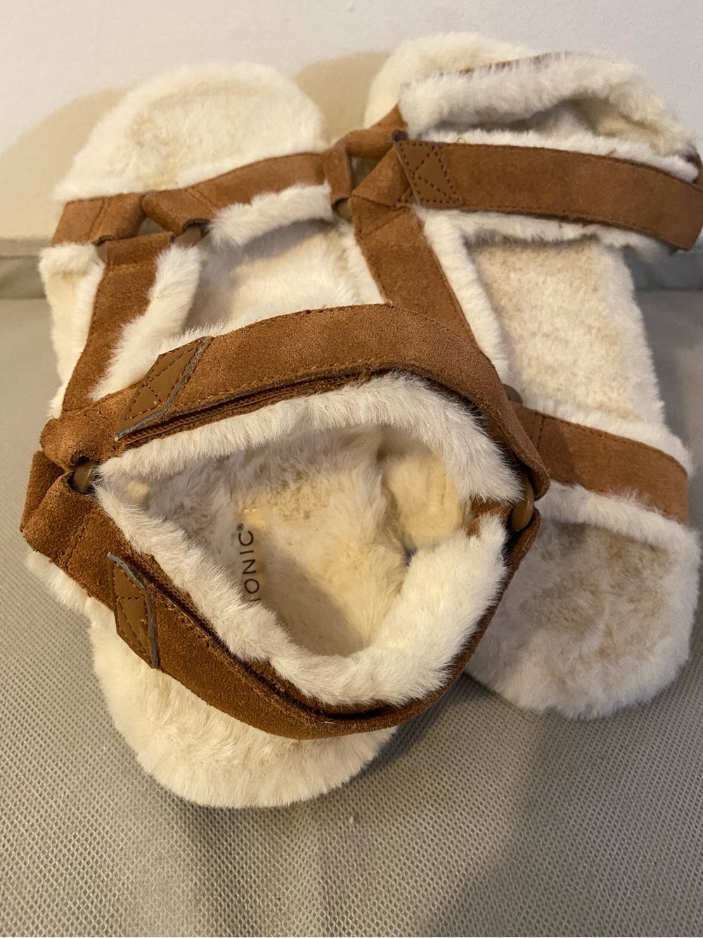 Vionic slipper - Picture 3 of 4